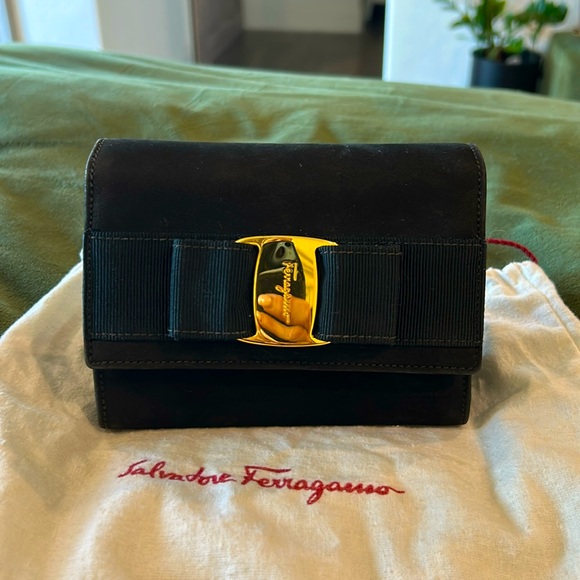 Salvatore Ferragamo Handbags - Salvatore Ferragamo Belt bag with Chain Strap 🖤💛EUC🖤💛